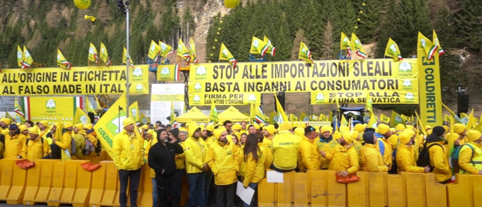 La mobilitazione degli agricoltori al Brennero: Coldiretti contro il falso Made in Italy