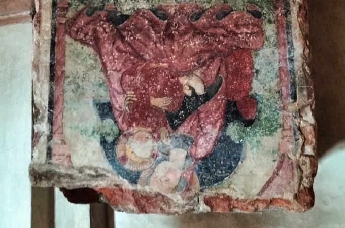 Si infittisce il mistero della Madonna a testa in giù