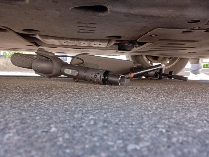 Bambino investito sul monopattino