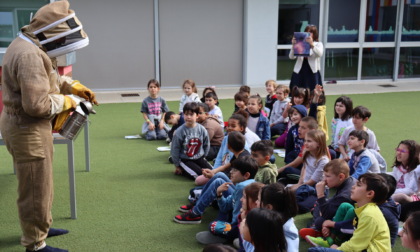 “Facciamo fiorire la nostra scuola”: L’assessore regionale all’Ungaretti di Melzo