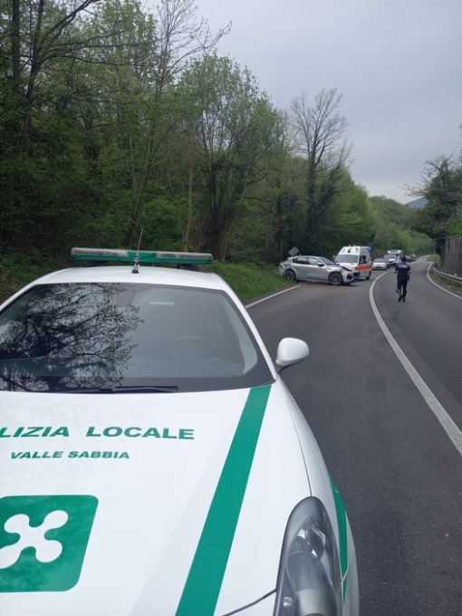 Malore al volante della Maserati, paura per un 56enne