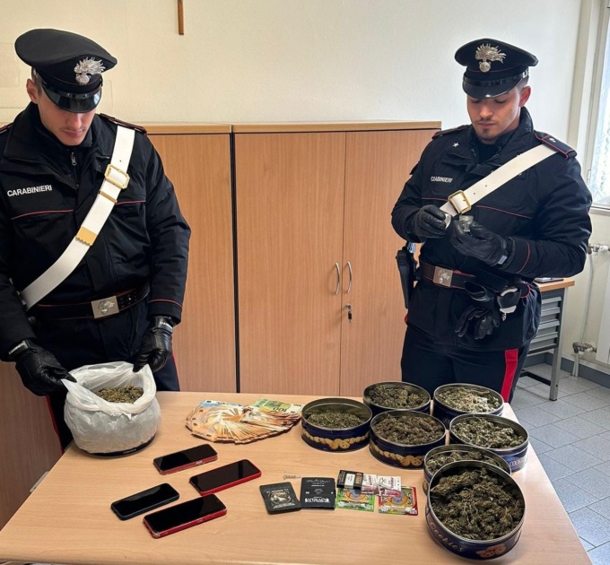 Spaccio di marijuana a Toscolano Maderno, scatta la denuncia per un’intera famiglia