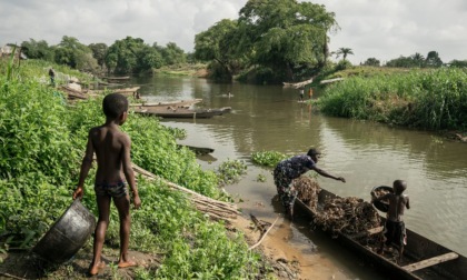 "A fior d'acqua" in scena a Palazzo Wimmer la vita nel villaggio Igbedor in Nigeria