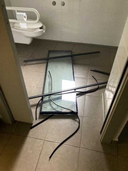 Nuovo colpo al centro dei Pensionati: spaccano una finestra e rubano l’incasso del bar