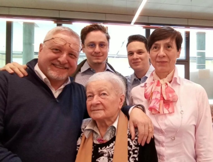 Che festa per la più saggia del paese