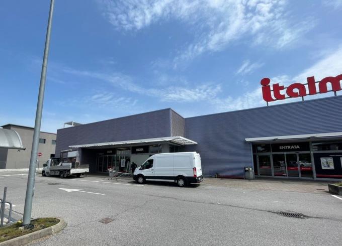 Tentano il colpo all’Italmark ma scappano con la cassaforte vuota