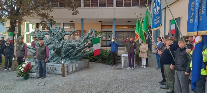 Gli Alpini di Pisogne premiano gli studenti più meritevoli