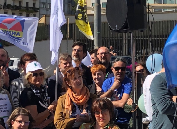 Disabili, il consigliere regionale di opposizione, la bresciana Cominelli: “Regione chieda scusa e azzeri i tagli”