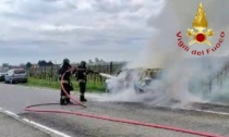 Auto a fuoco a Cazzago San Martino, l'intervento dei Vigili del Fuoco