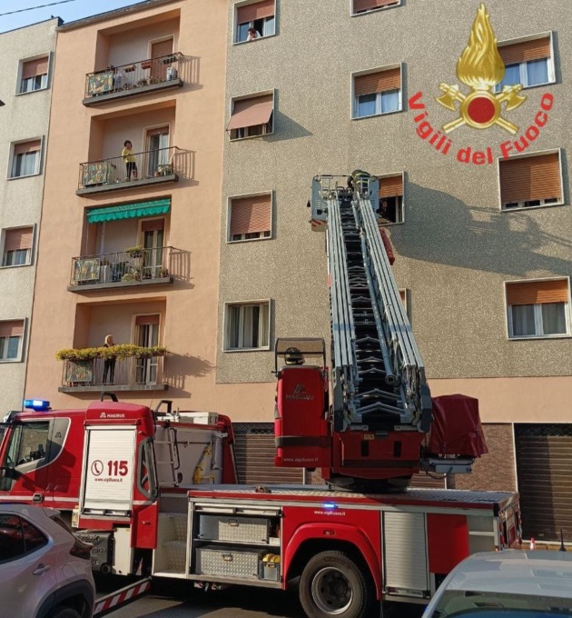 Cade in casa e non riesce a rialzarsi, intervengono i Vigili del Fuoco