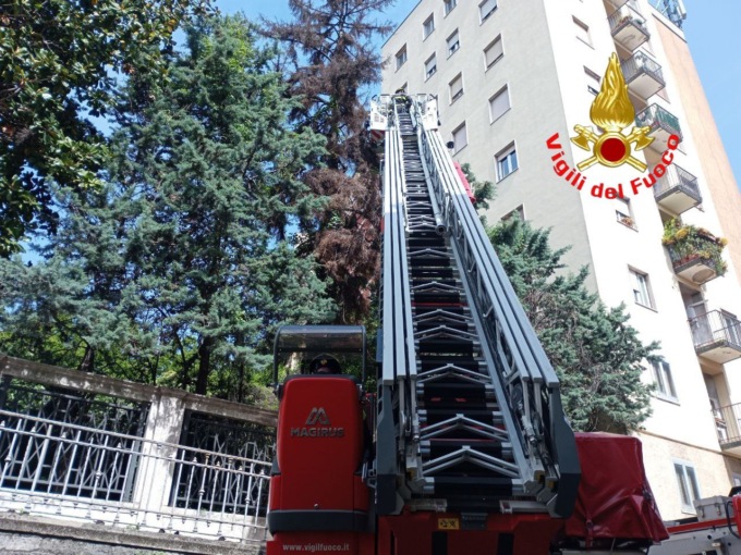 Via Corsica chiusa, l’intervento dei Vigili del fuoco