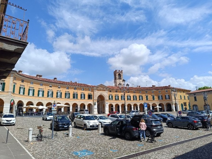 E’ scattata la Ztl in centro a Rovato: esplode la polemica