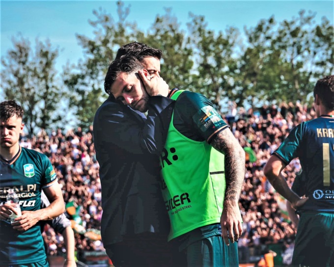 Ferlapisalò affonda in laguna e torna in C