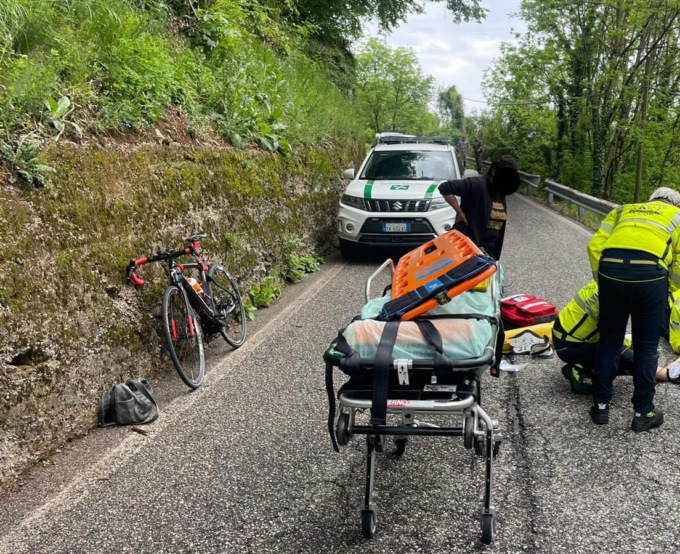Ciclista investito a Pertica Alta, l’allarme nel primo pomeriggio