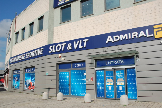 Rapina nella notte nella sala slot di Cazzago