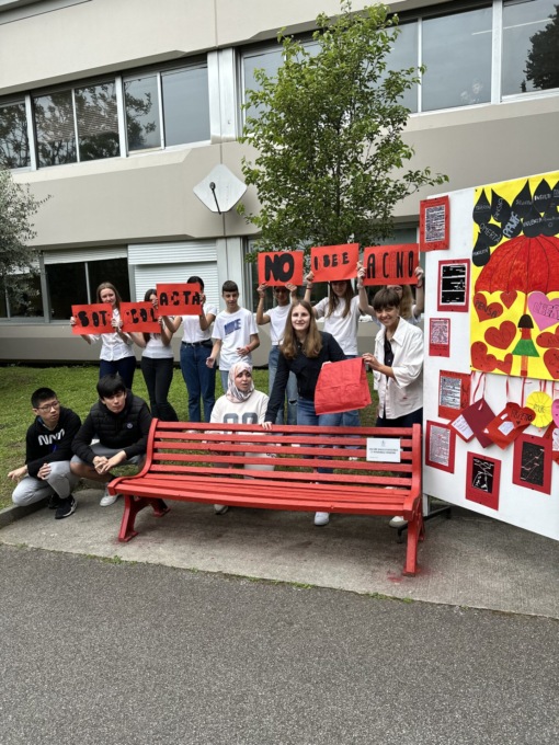 Panchina rossa, oggi l’inaugurazione nel giardino della J.F. Kennedy