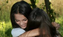 "Abbracci Gratis":  a Gussago l'iniziativa per promuovere il contatto umano