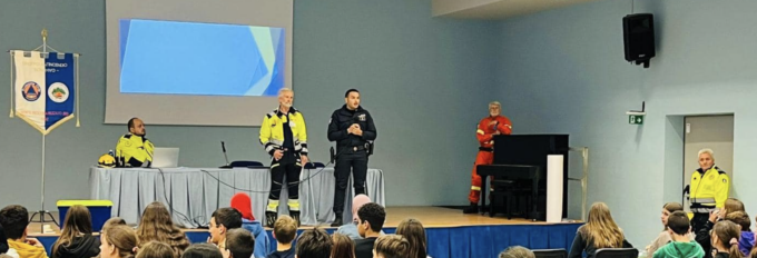 Gli agenti del comando della Polizia Locale di Rezzato in visita alle scuole