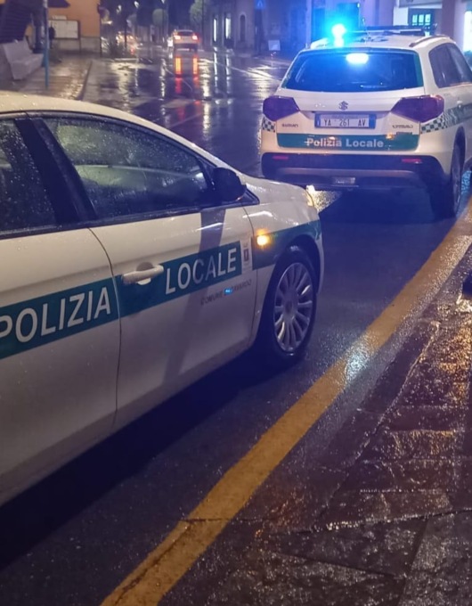 Valle Sabbia, un fine settimana intenso per gli agenti della Locale: percosse, denunce e doppio daspo
