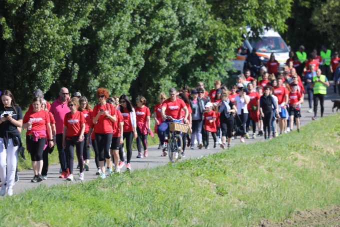 Prima passeggiata per Susy, Milzano ricorda la concittadina uccisa dal compagno
