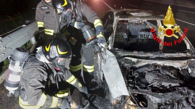 A fuoco un’auto in A4 tra Brescia ovest e Brescia centro