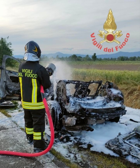 Auto a fuoco a Torbole Casaglia