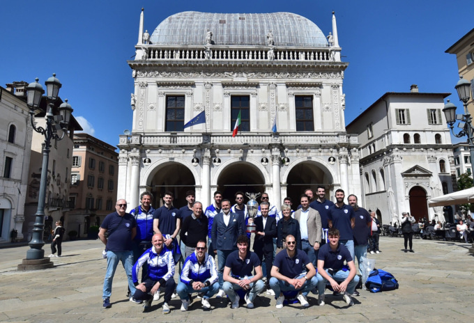 L’Atlantide Pallavolo Brescia in Loggia per le congratulazioni da parte della sindaca Castelletti