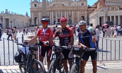 Da Brescia a Roma in bicicletta per ricordare l'amico scomparso