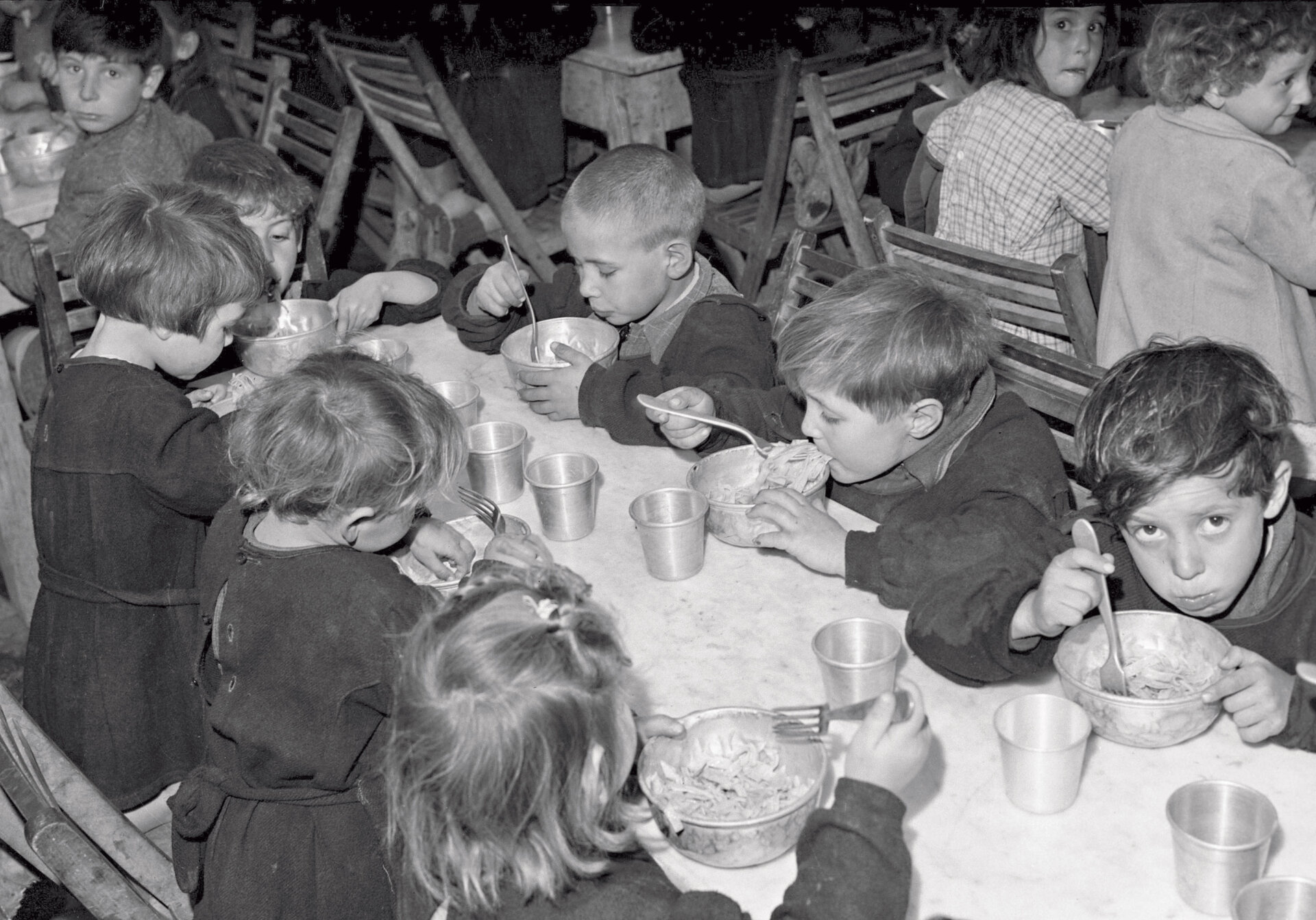 Bambini della 'casa Savoia' (casa/scuola per bambini)