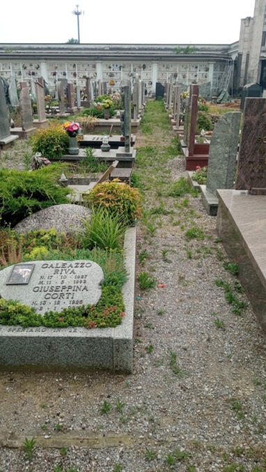 Caso cimitero: il botta e risposta è al vetriolo