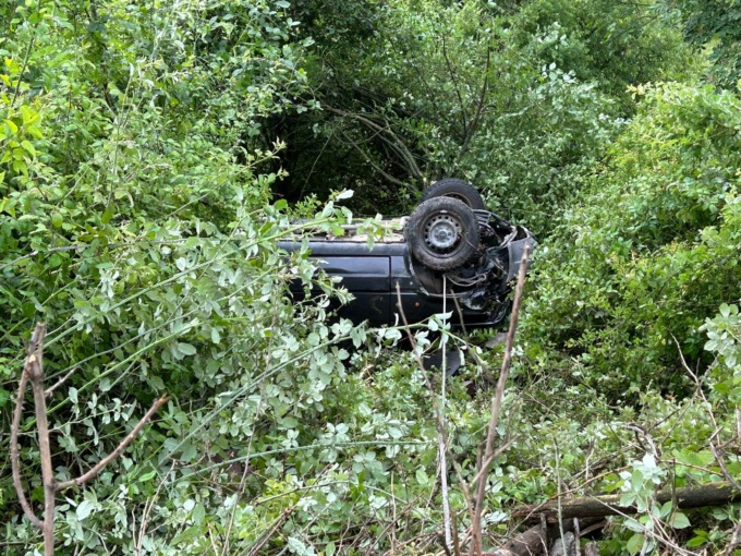 Vestone: 18enne finisce con la sua auto in un dirupo