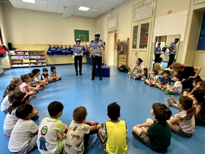 A scuola di legalità con la polizia locale: a prendervi parte oltre mille bambini della scuola d’infanzia