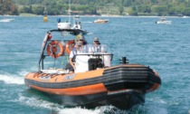 14enne rischia di annegare nel lago: salvato dalla motovedetta della Guardia Costiera
