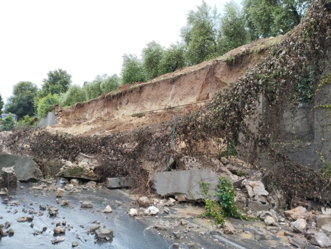 Maltempo, allagamenti e frane sul Garda