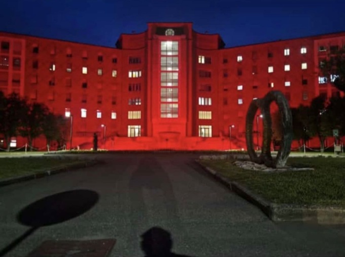 Giornata Nazionale contro le leucemie: a Brescia ospedale e monumenti in rosso