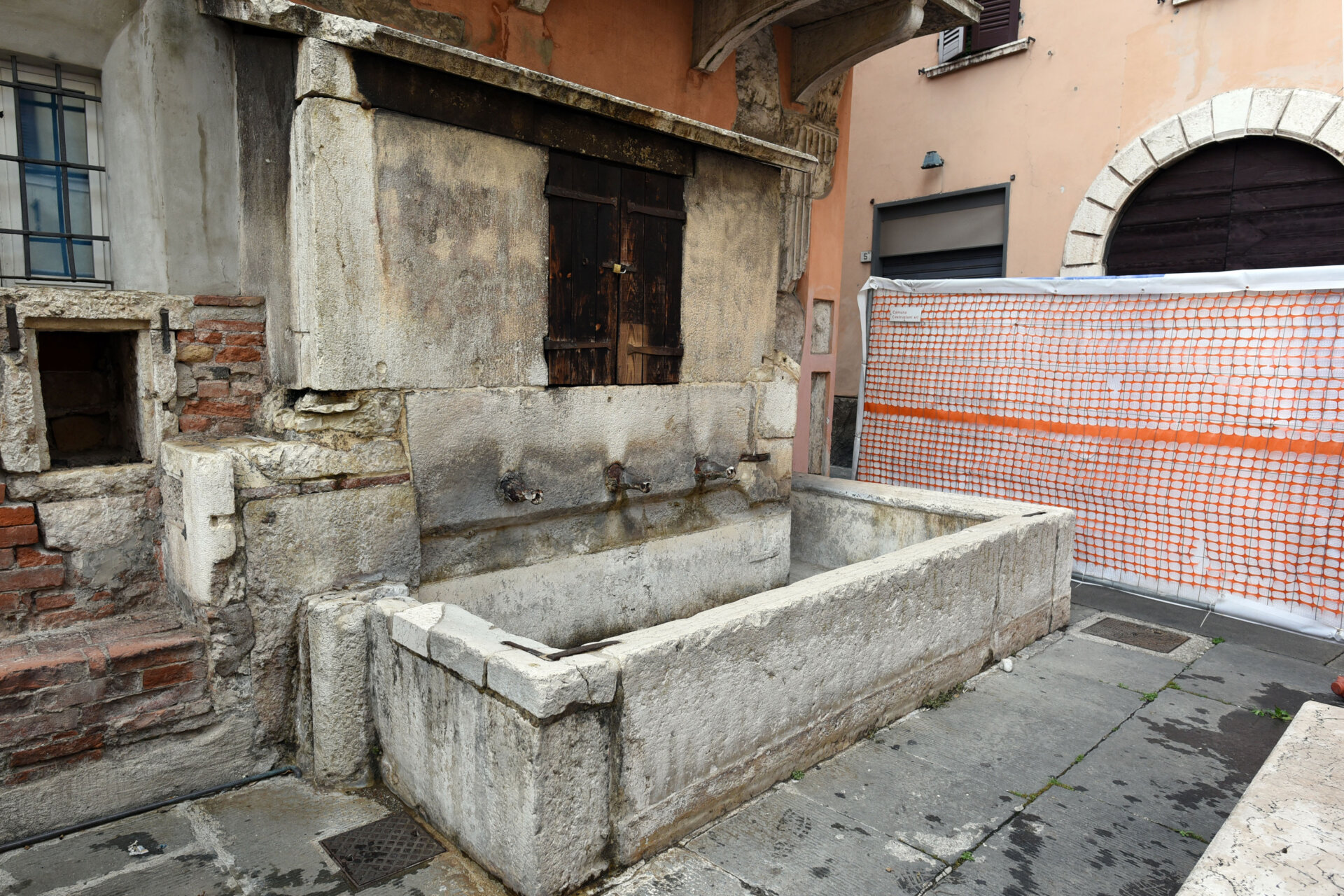 Restauro fontana piazzetta Labus. Stato dell'arte (1)