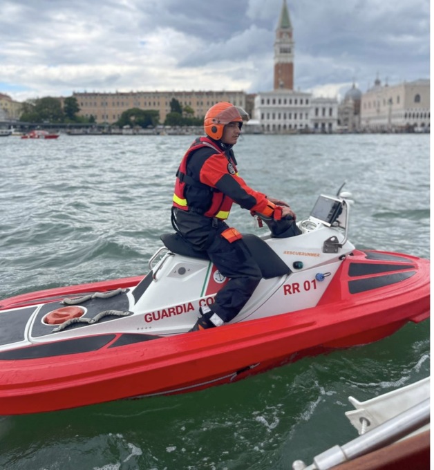 Salone Nautico di Venezia: presente la Guardia Costiera con una moto d’acqua usata sul Garda