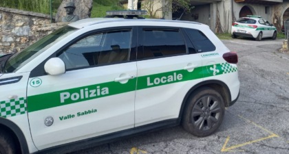 Tentativo fallito di rapina in casa, i ladri abbandonano l’auto nel bosco e vengono beccati dalla Locale