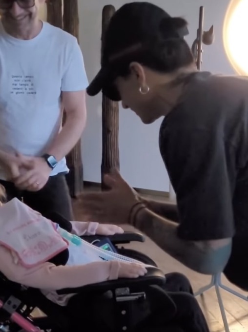 Ultimo va a Lumezzane per realizzare il sogno di Chiara