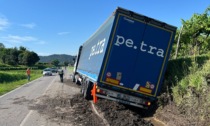 Camion esce di strada: chiusa la SpXII tra Erbusco e Adro