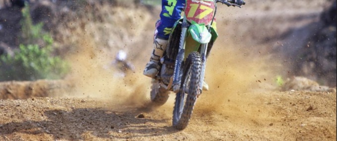 Cade sulla pista da motocross, paura per un 30enne