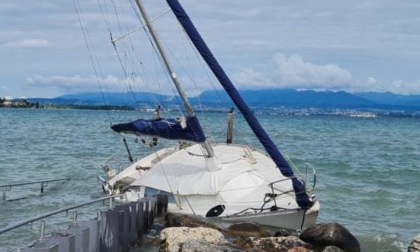 Natante arenato sul Garda, l'appello della Guardia Costiera