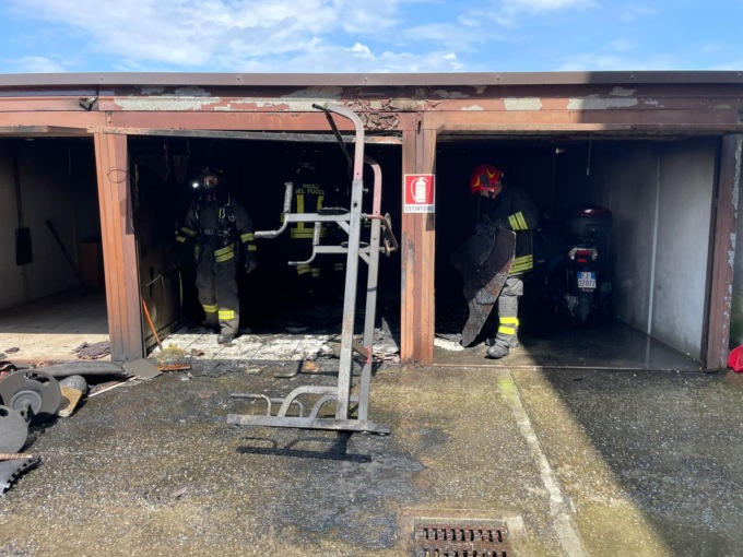 Incendio in un garage a Rudiano domato dai Vigili del Fuoco
