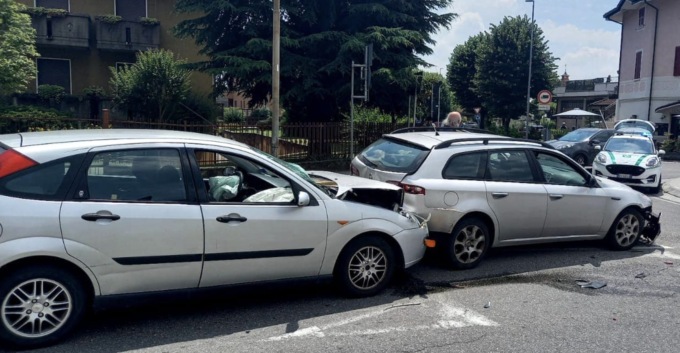 Villanuova sul Clisi: tamponamento fra tre veicoli, un ferito