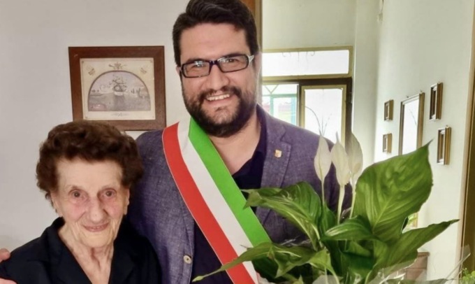 Un compleanno davvero speciale per la signora Lucia: ha spento 100 candeline