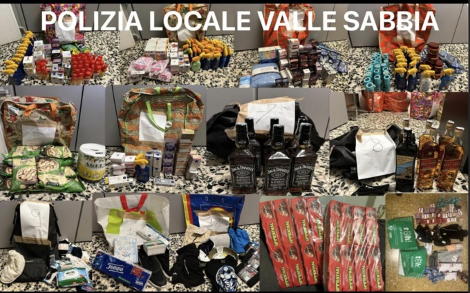 12 borse rubate con all’interno oltre 500 oggetti: scatta la denuncia per 4 persone