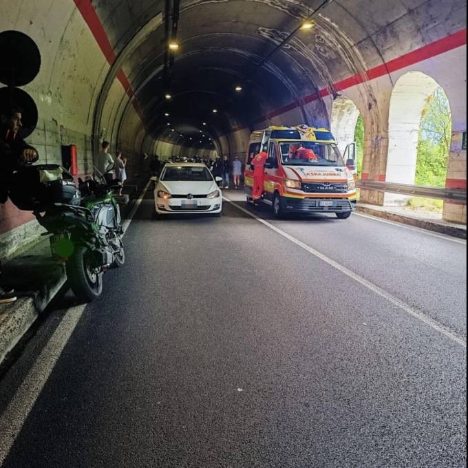 Brutta caduta in moto, paura ad Anfo