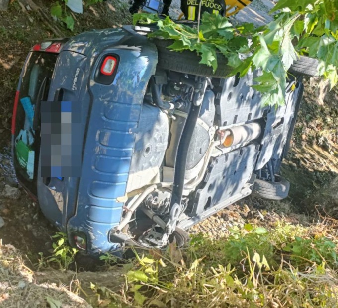 Auto finisce fuori strada a Castiglione delle Stiviere, arriva l’elisoccorso