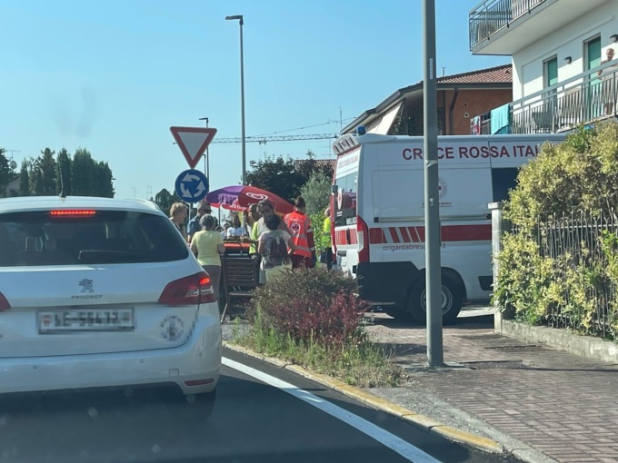 Brutta caduta in bicicletta a Sirmione