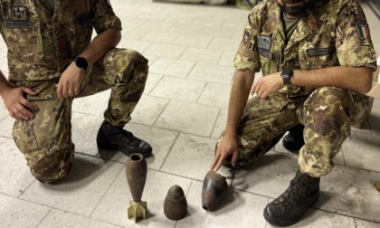 Dice di aver trovato un pugnale antico, la Locale in casa sua trova delle bombe